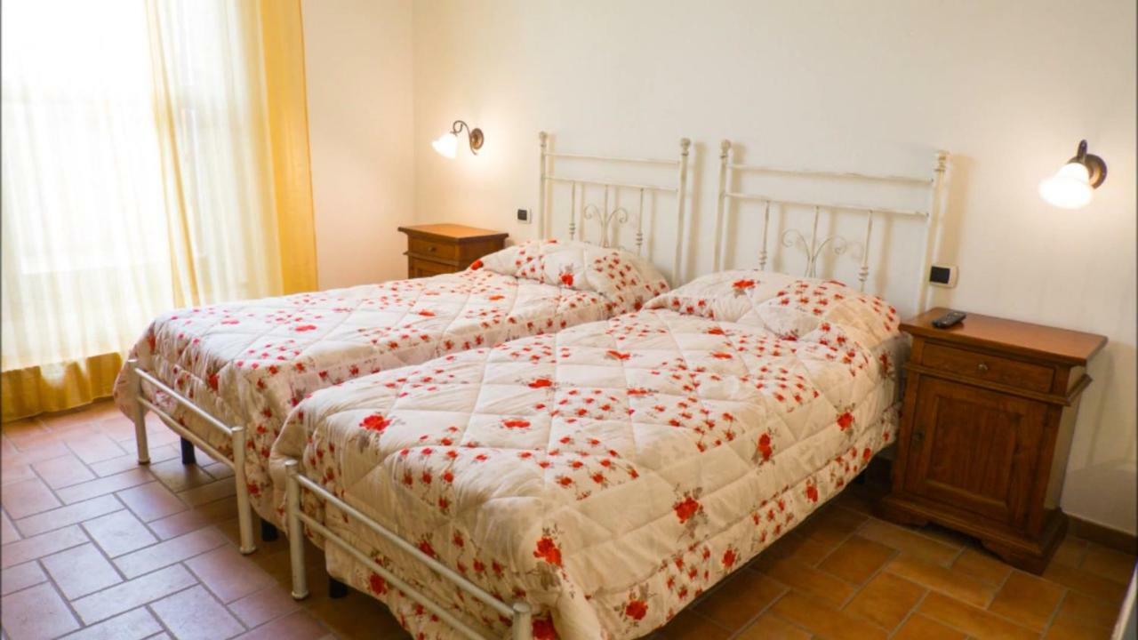 Affittacamere Alba Fiorita กัสตีลีโยเน ดิ ออร์ชา ภายนอก รูปภาพ